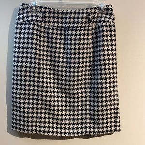Saks Fifth Avenue Large Houndstooth Design Skirt